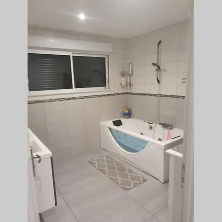 Moderne Et Tout Equipee/3 Terrasses/jardin. Villa